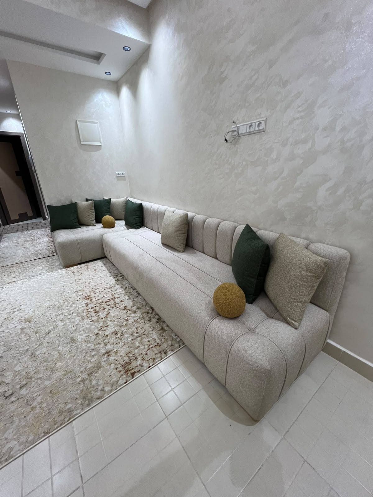 Canapé beige matelassé, choix de tissu
